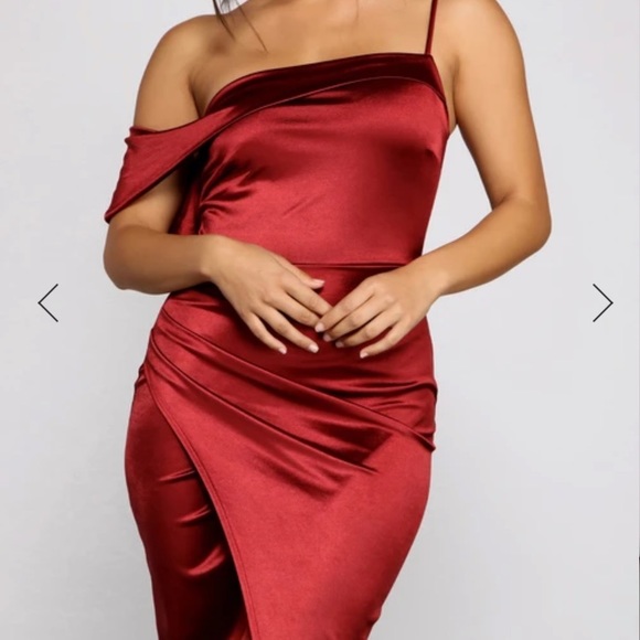 Elegant dress - Picture 2 of 3